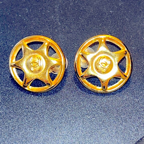 š„CHANELš„24K Gold Plated Vintage Clip On Earringsš„ - Picture 9 of 10